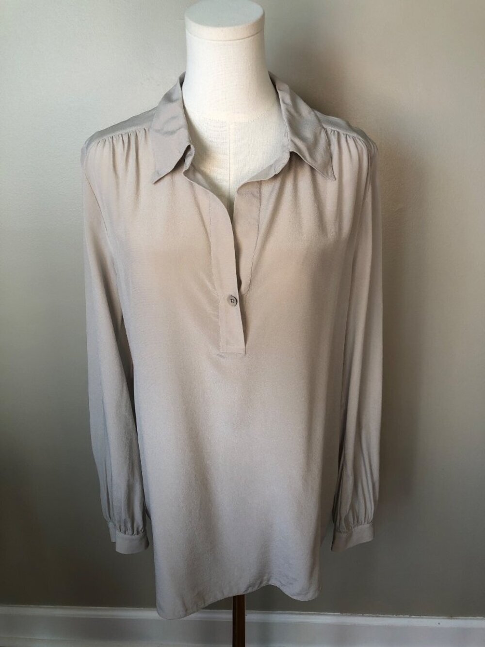 Cabi 100% Silk Neutral Beige Long Sleeve Pullover Blouse Sz M Luxury Minimalist